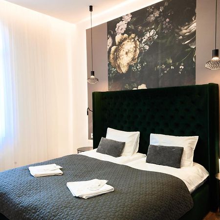 Luxury Apartments Laborca Oujhorod Extérieur photo