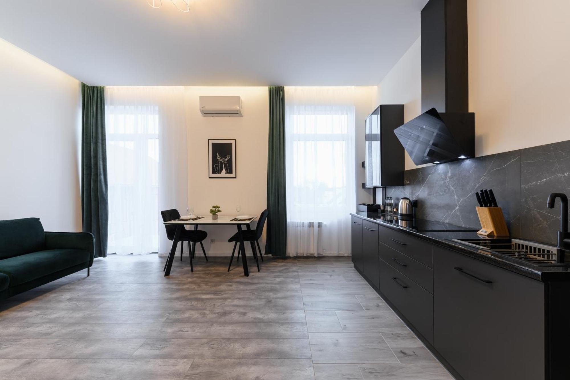 Luxury Apartments Laborca Oujhorod Extérieur photo