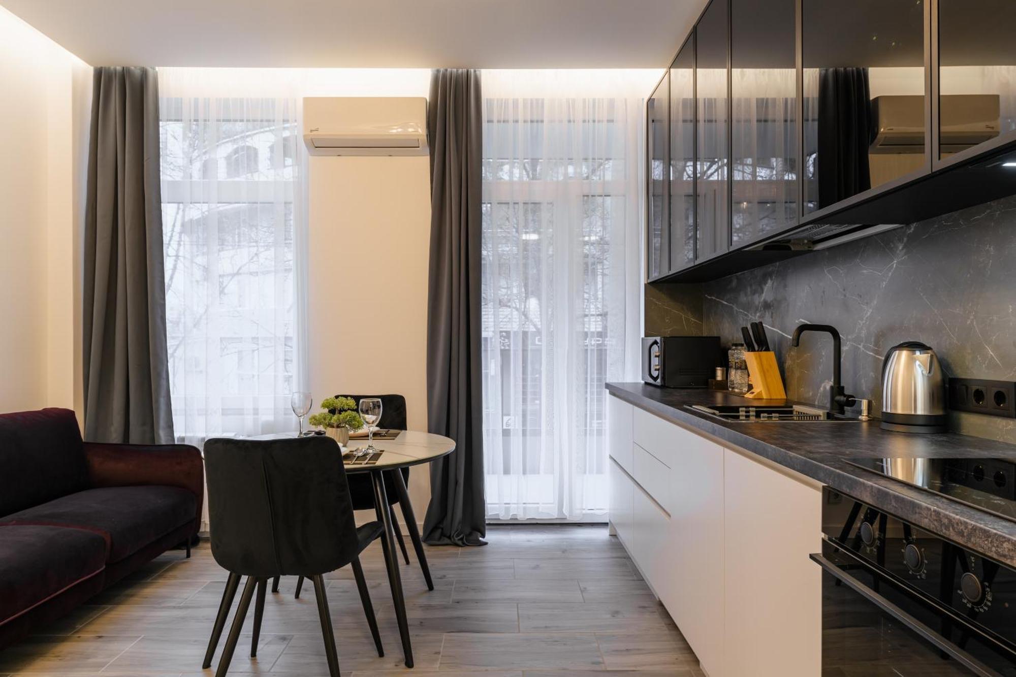 Luxury Apartments Laborca Oujhorod Extérieur photo