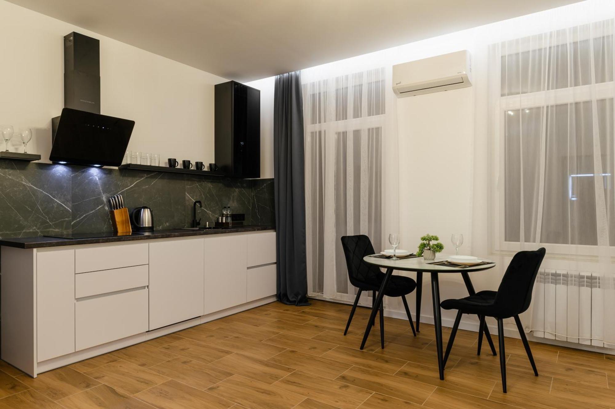 Luxury Apartments Laborca Oujhorod Extérieur photo